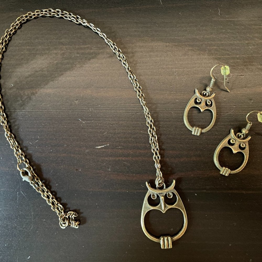 Dope owl necklace and earring set